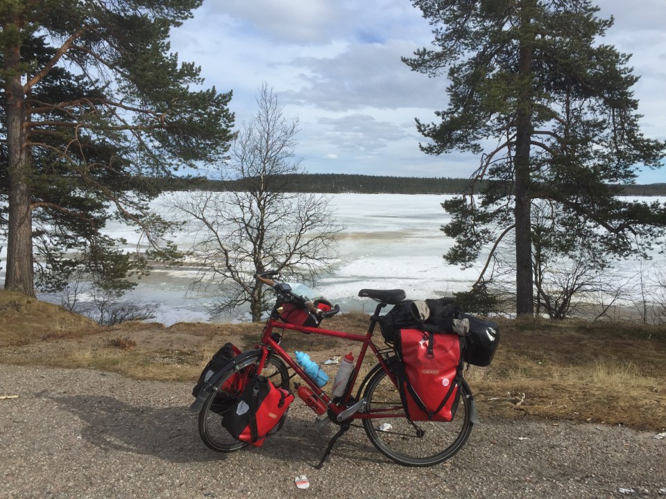 Nice lakeside stop, could've worked for wild camp aside from lorry