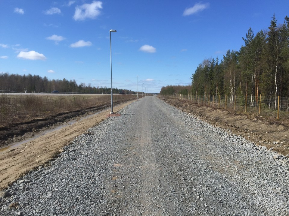 Cycle track, with lamposts