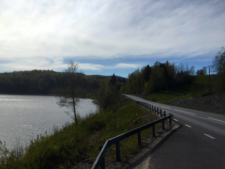 Road continues away from the E04, nice break