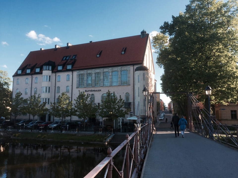 Lots of little bridges, very picturesque