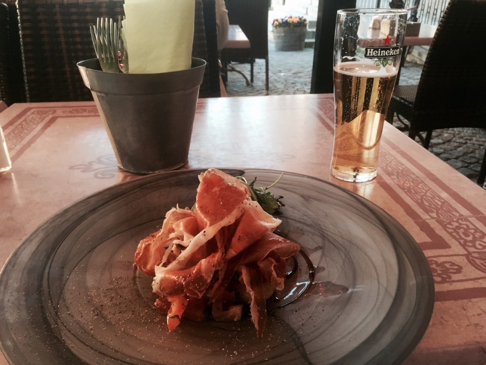 Starter - bruschetta with prosciutto