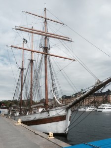 Lots of nice looking older style boats too