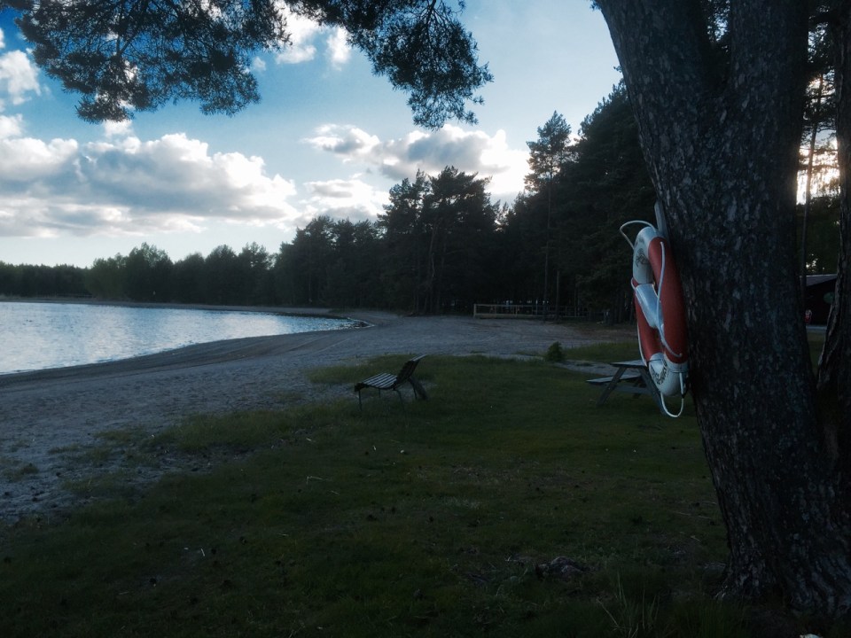 Attempt at an arty photo along the shoreline