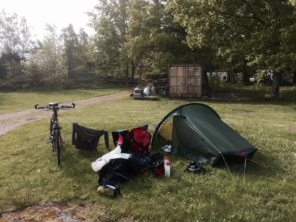 Sunny morning in Glyttinge, bike shop awaits