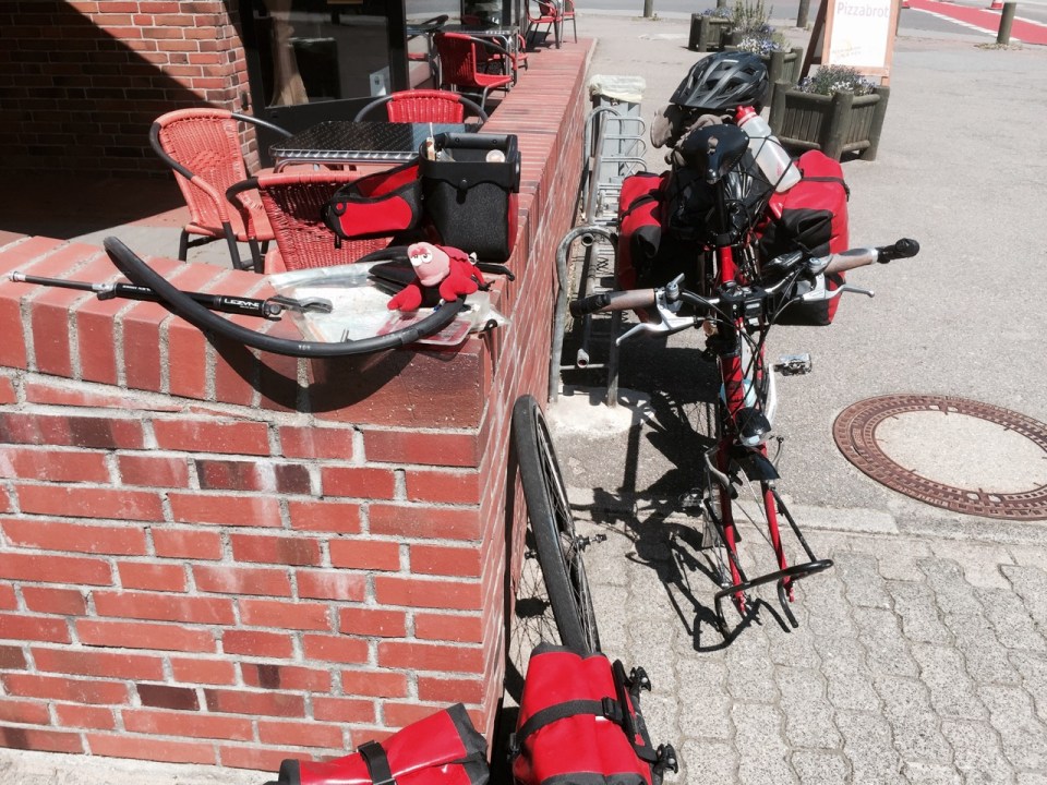Puncture repair in Hohn, Lobster claiming he's trying to help but pincers make it awkward