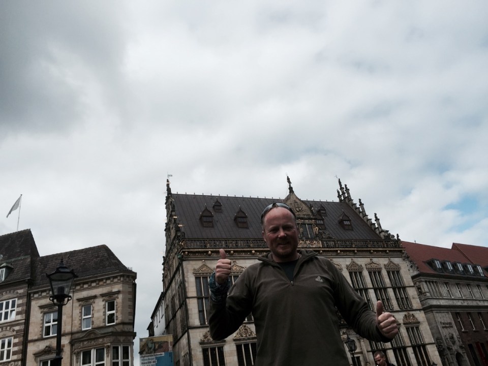 Thumbs up to finding a cashpoint that works