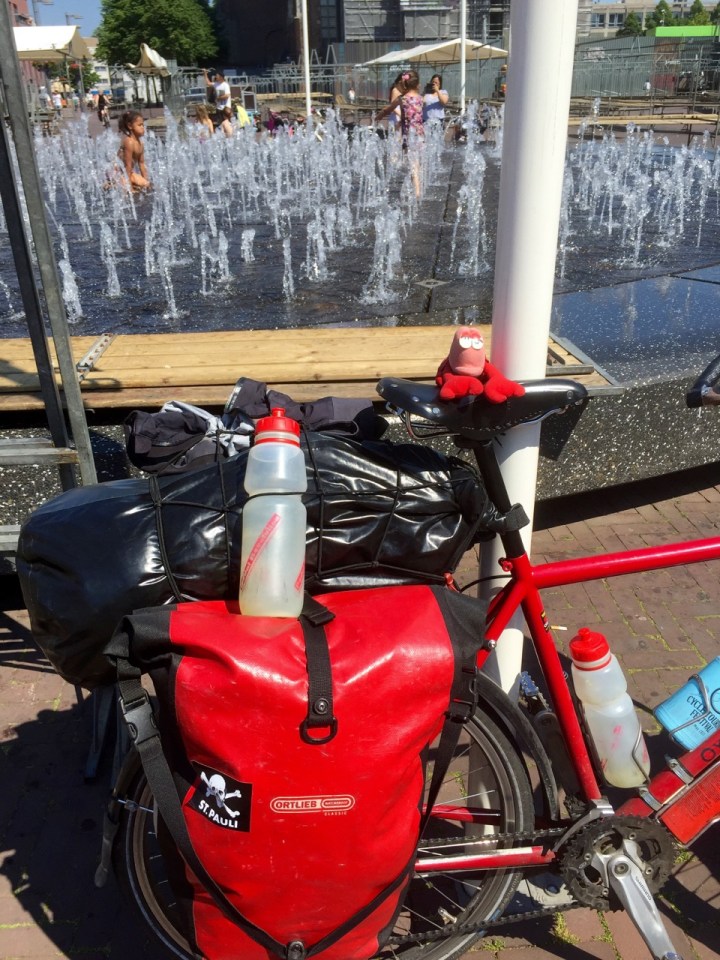 Time for a cooling wash in the foutain