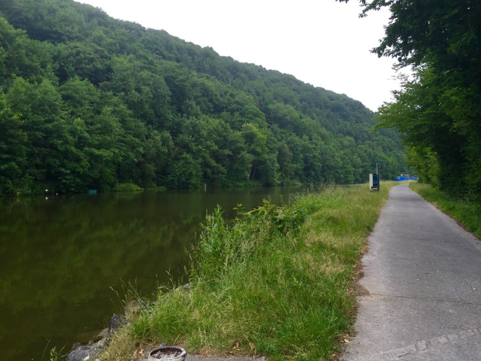 Joining the canal path at Landelies