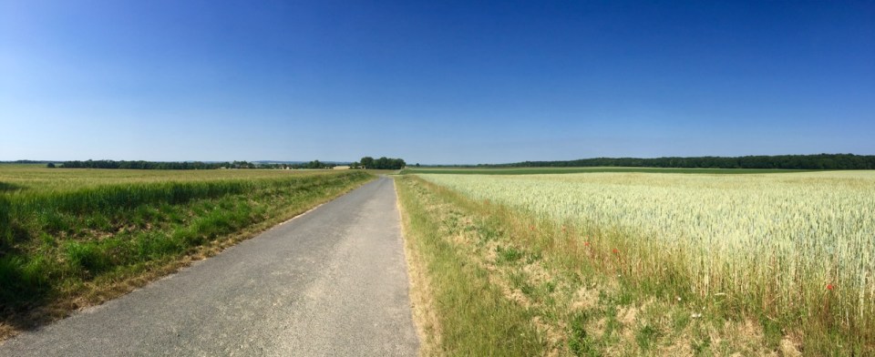 Out into open countryside again post Foret de Compiegne
