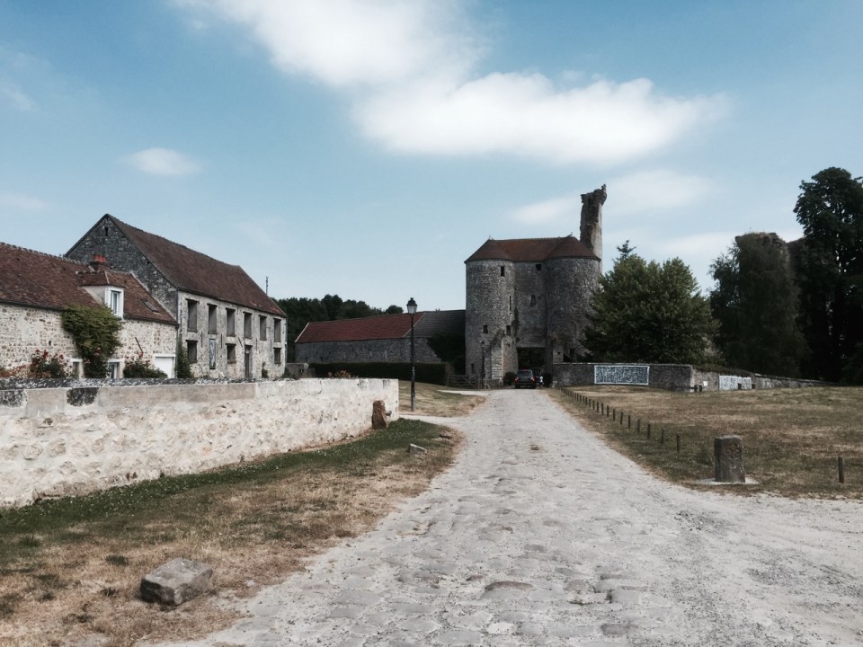 Orrouy - another ancient looking village with lots of painful cobbles