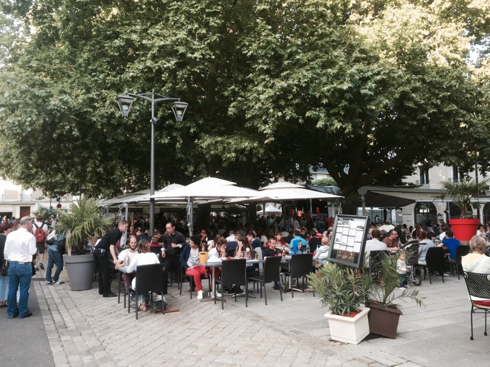 Blois town square packed with restaurants