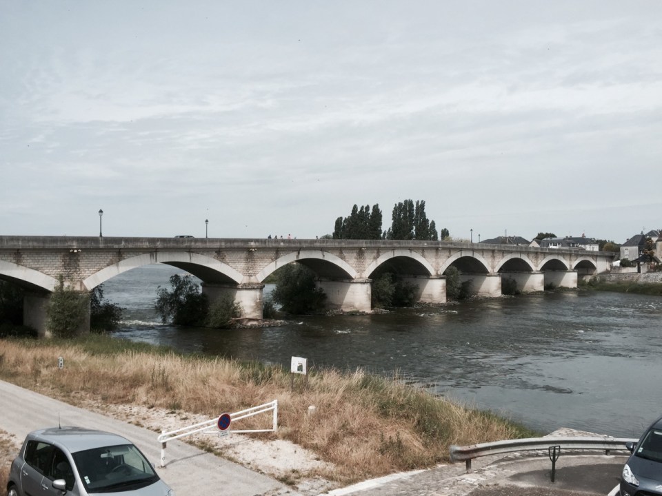 Bridge over to Amboise nord