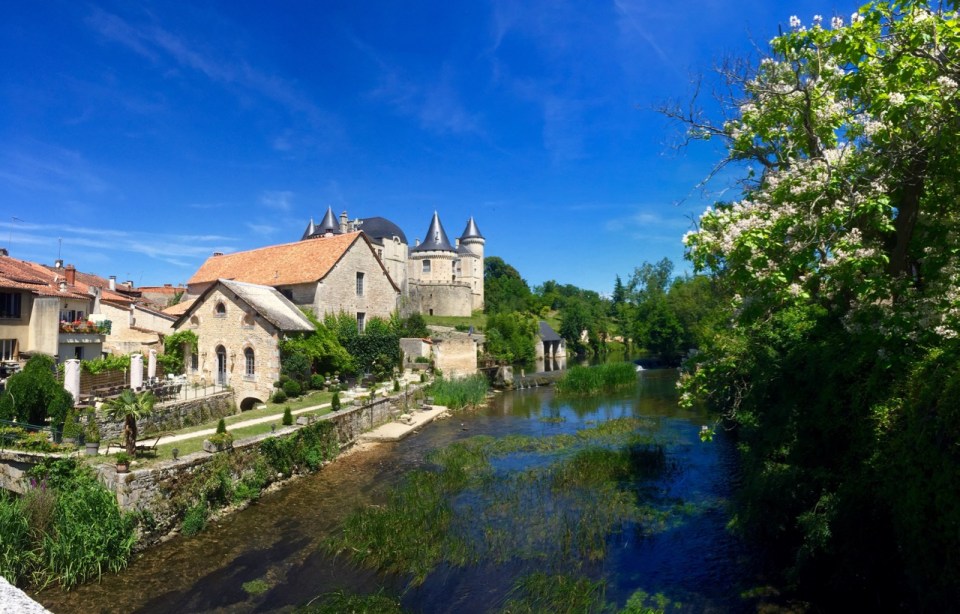 Verteuil-sur-Charente - river and chateau panorama