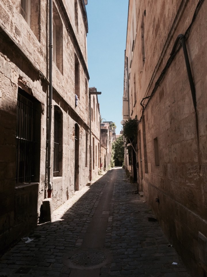 Bordeaux - narrow streets of the antiques quarter
