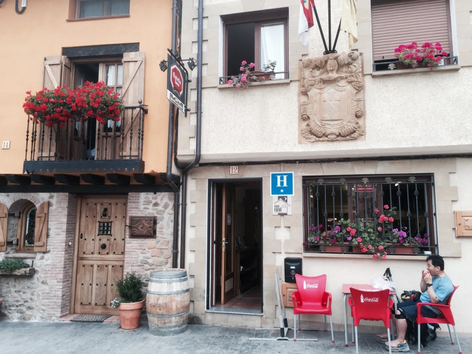 Redecilla del Camino - breakfast stop