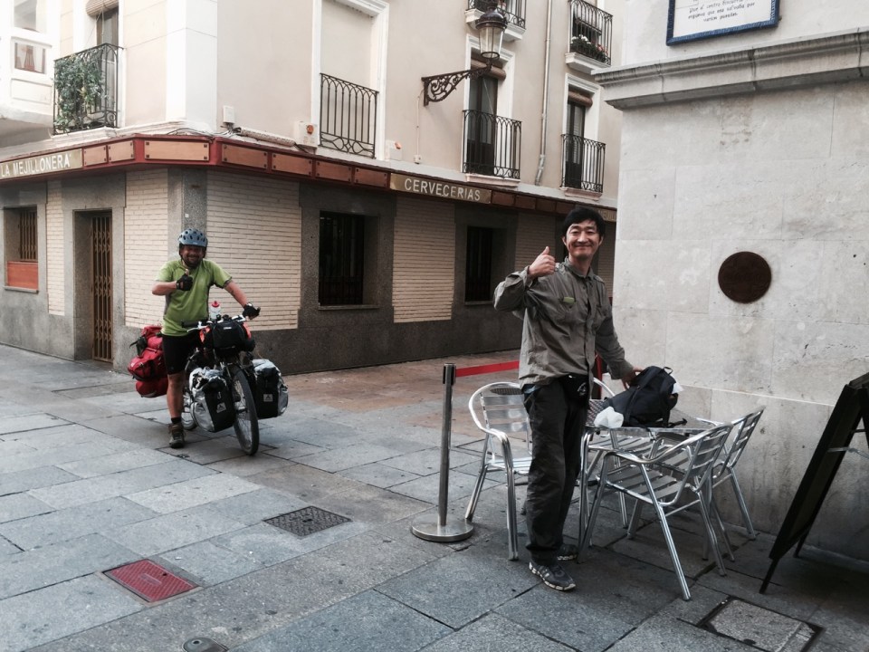 Breakfast stop in Burgos with Richard and River