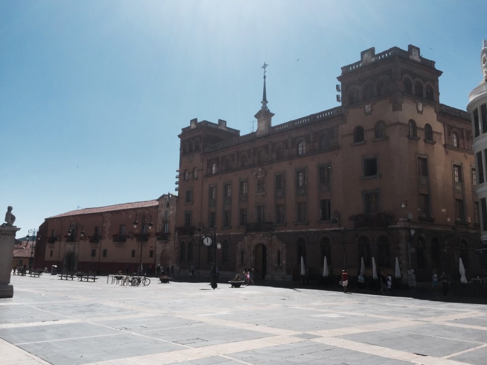 Plaza next to cathedral