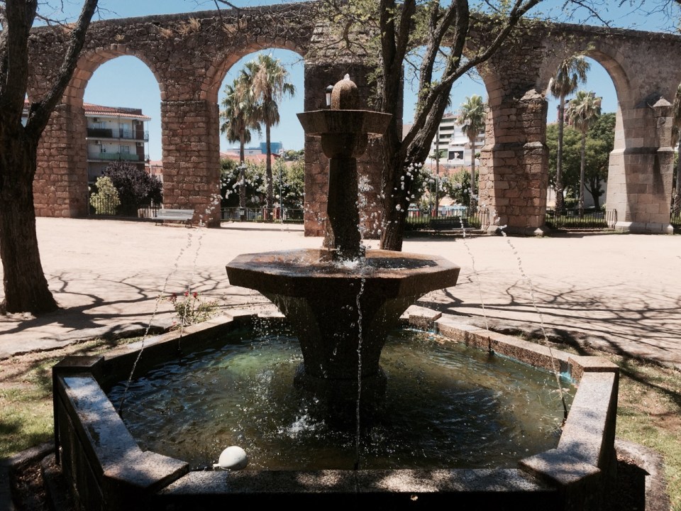 Plasencia - fountain provided relief from heat