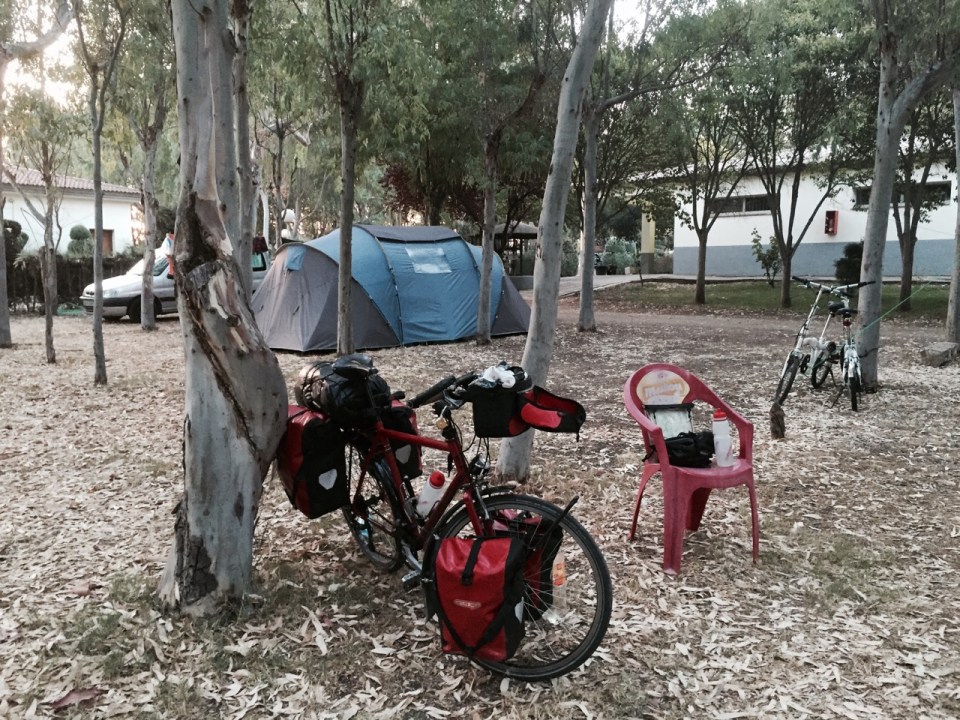Morning at Merida Camping - Smaug remaining aloof from engined brethren