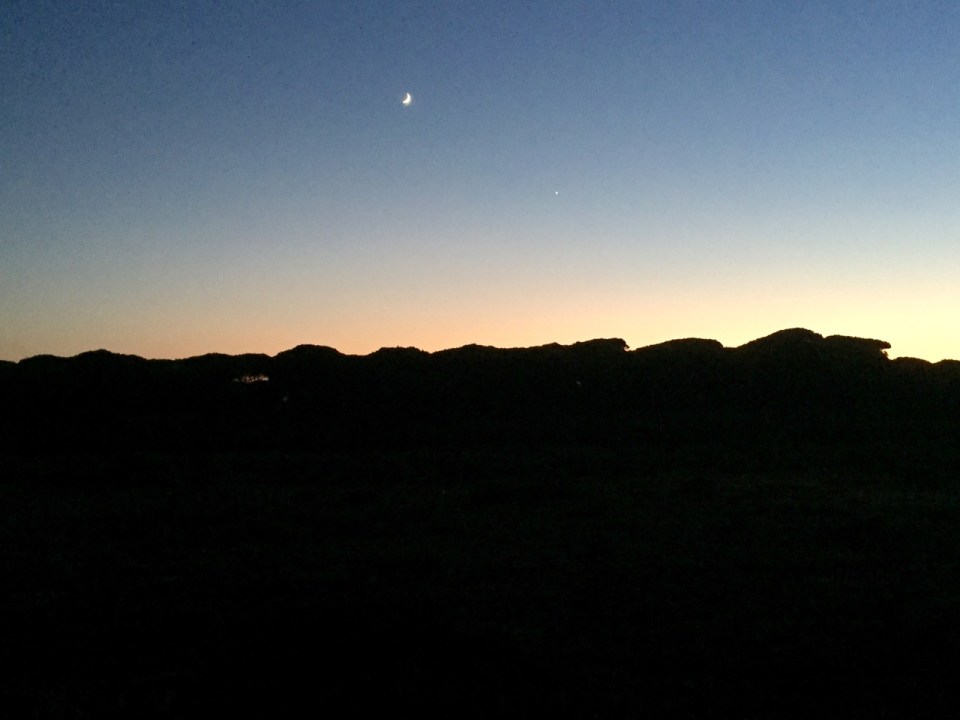 Moon rises, Rio Jara