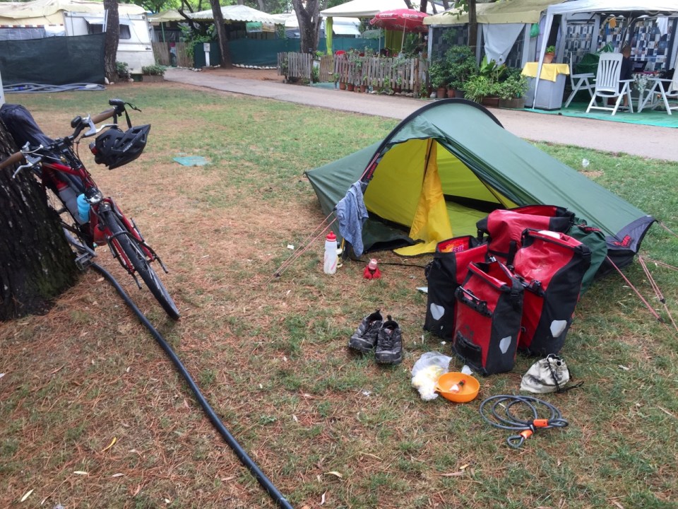 Tent pitch with grass, in St Carles de la Rapita