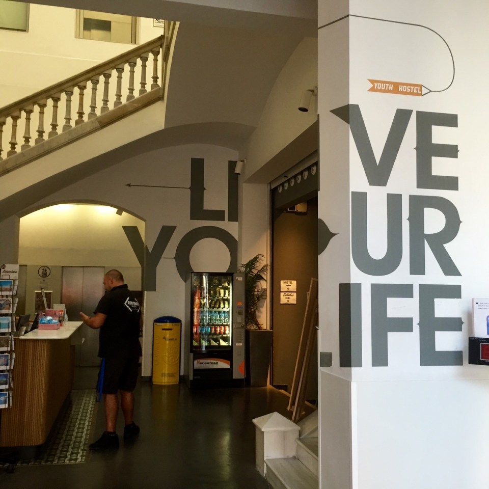 Live your life - leaving the hostel in Barcelona