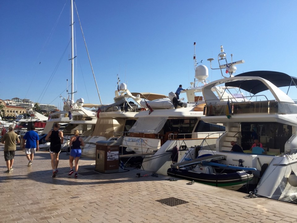 Many expensive motor cruisers - Le Vieux Port, Cannes