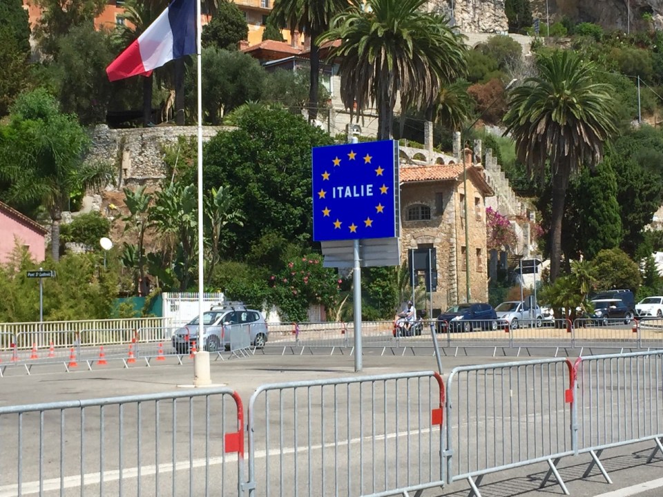 Close up of border sign, just to confirm