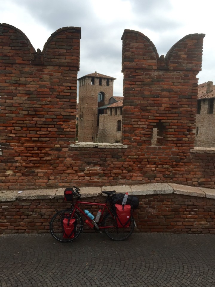 Smaug on old bridge over the Adige