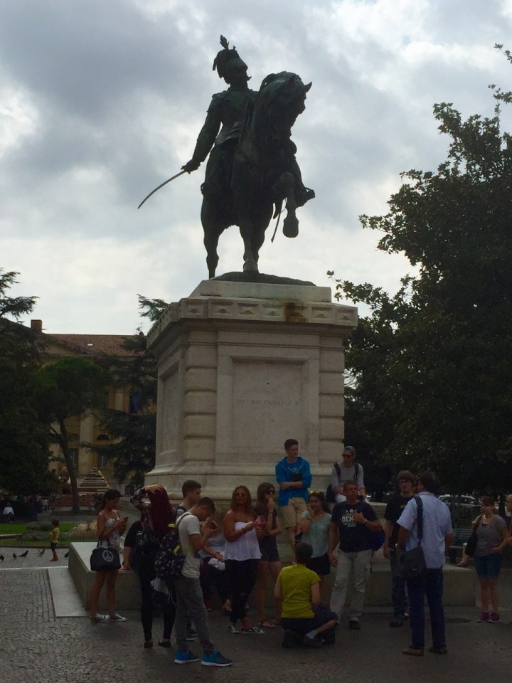 Bloke on a rampant horse; does that mean he died in battle or is that an urban myth?