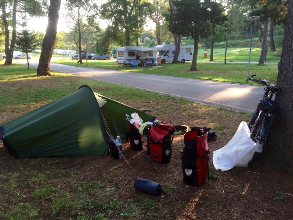 Packing up in Ankaran - another fine day