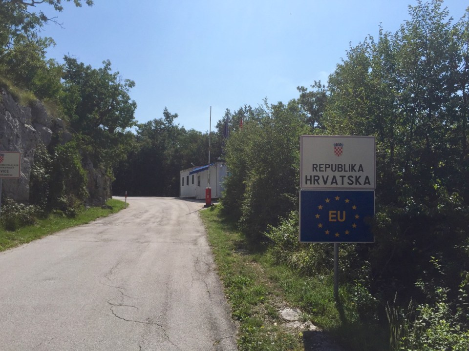 Entering Croatia (Hrvatska), no one on guard