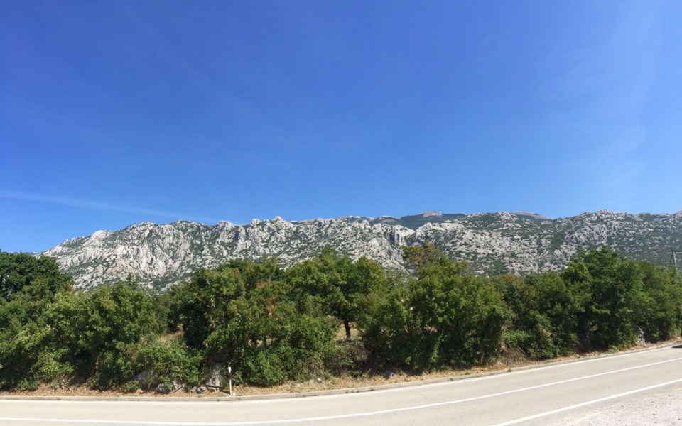 Looking East - big mountains just inland; I'll stick to the coast