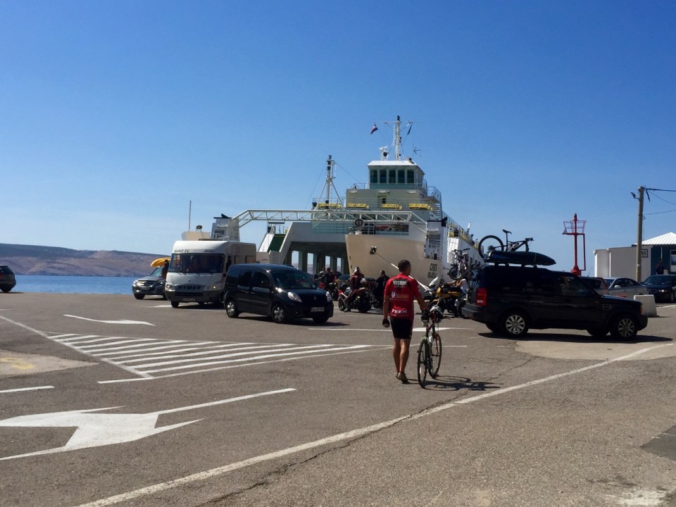 Boarding the ferry, Prizna