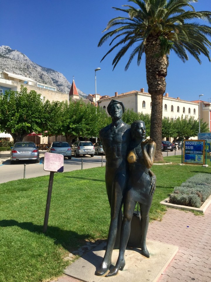 Statue honouring tourists, Makarska