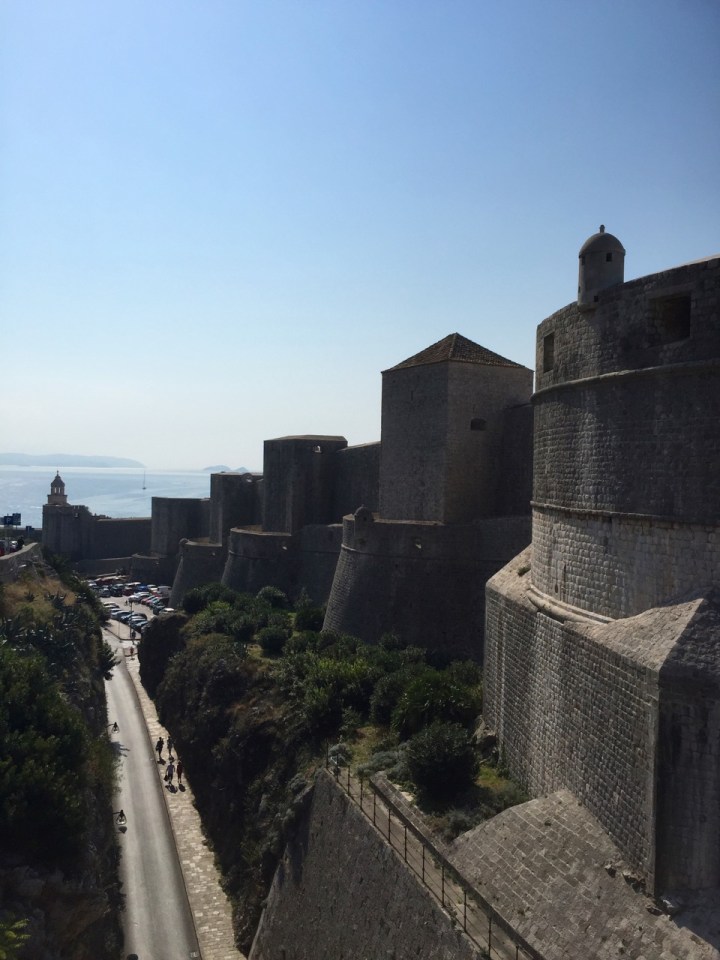 Regular towers along walls would give defenders excellent vantage points