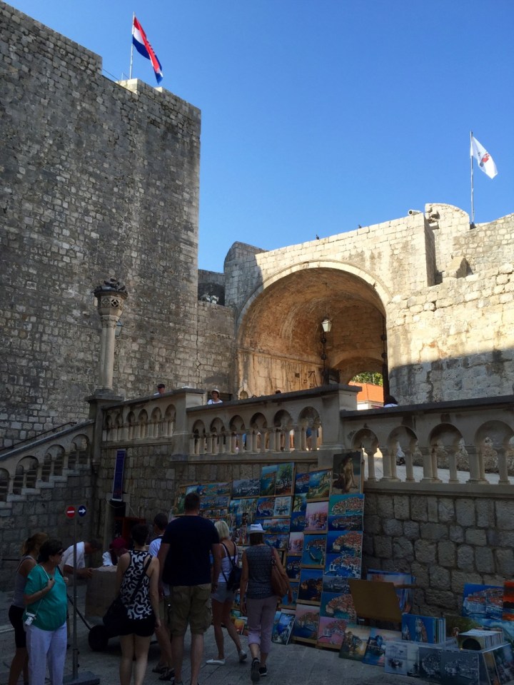 Inside gate - Soldiers have been replaced by street vendors an musicians