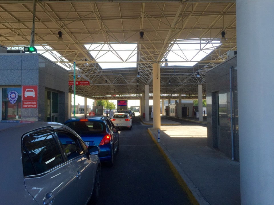 Waiting at the border crossing to Turkey
