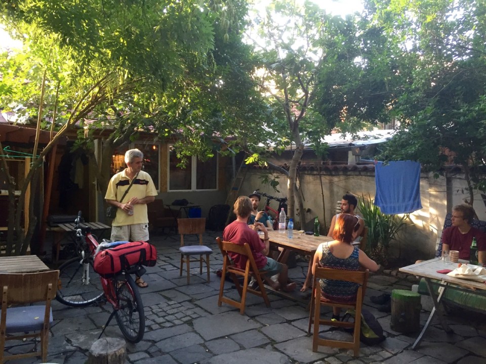Hiker's Hostel - courtyard