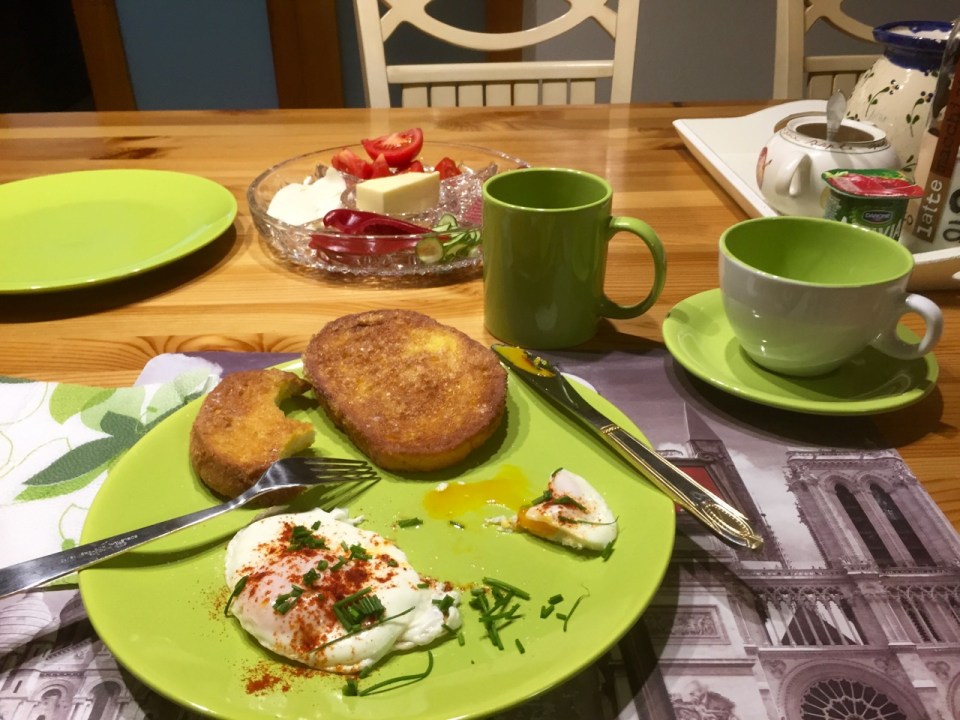 Breakfast at Eurovelo6 Stop - v good