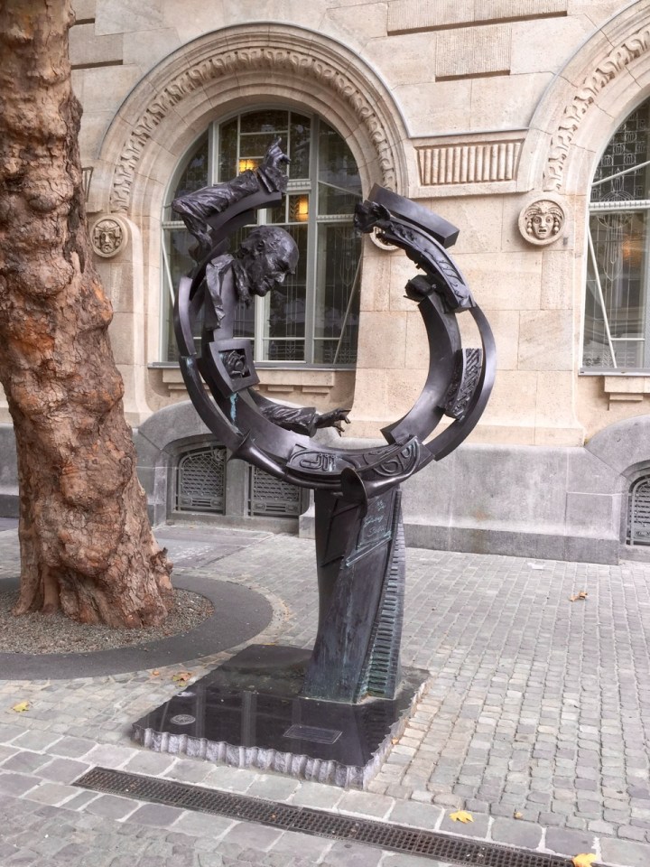 Nice statue on way to Hostel Unity