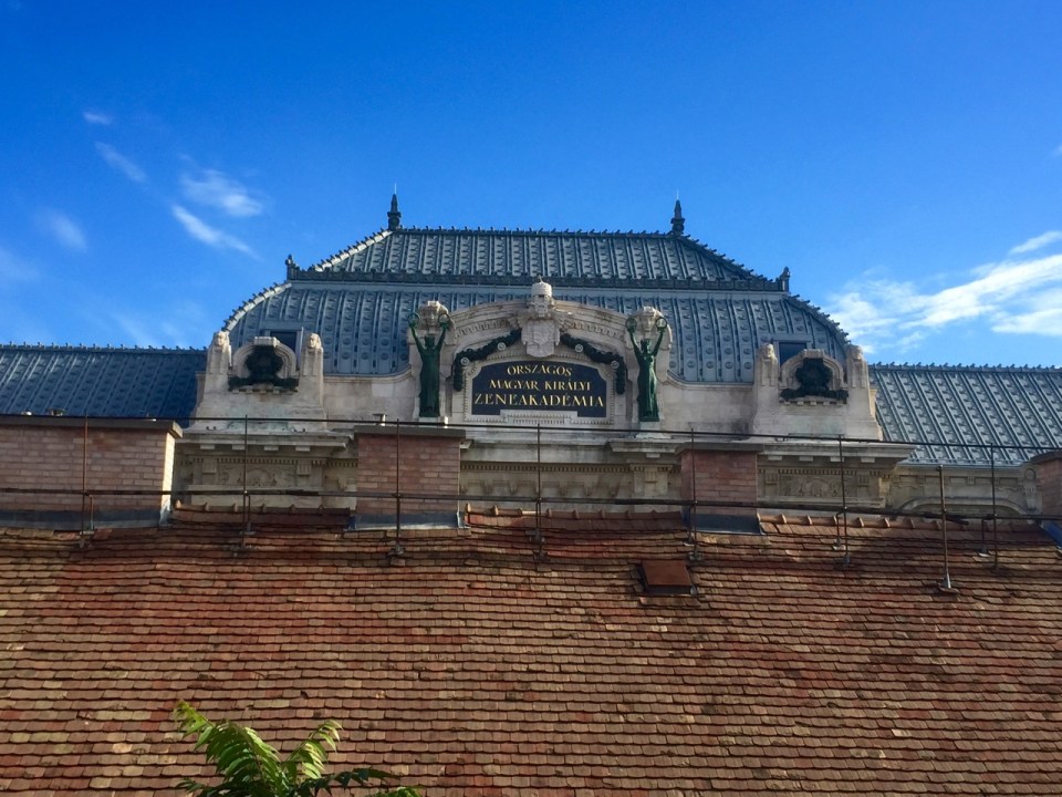 Over the roof to the music college