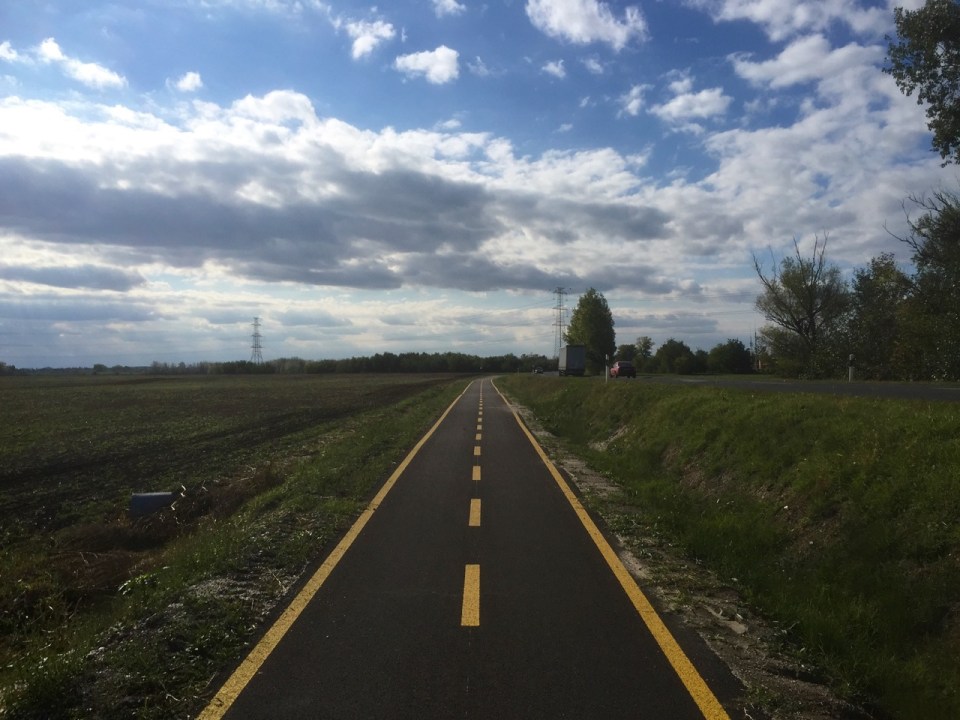 Veyr smooth cycle path, near Gönyü