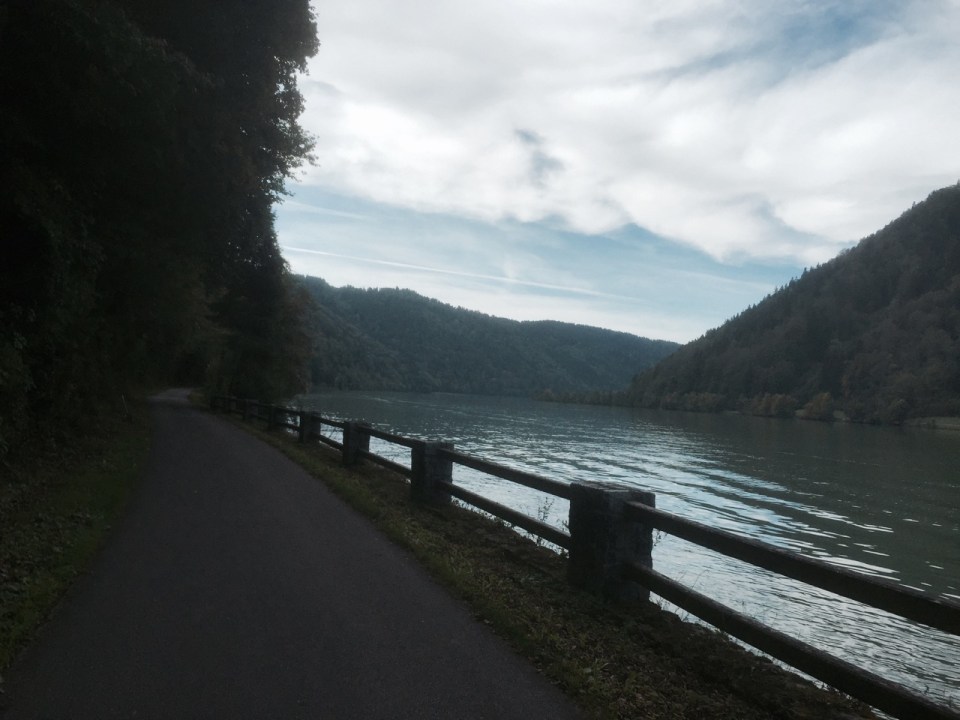 On the South side of the river, more enjoyable scenery