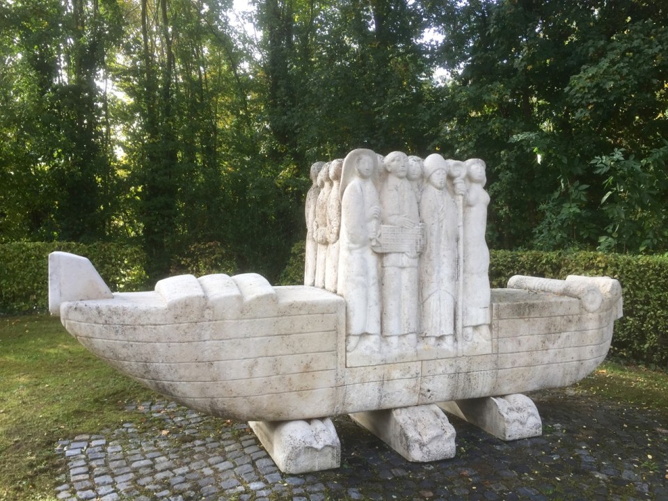 Boat statue in Dillingen an der Donau, bit odd