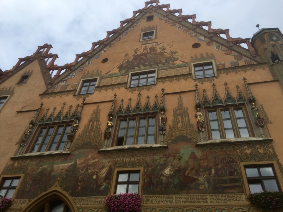 Rathaus 2; interesting coats of arms at top