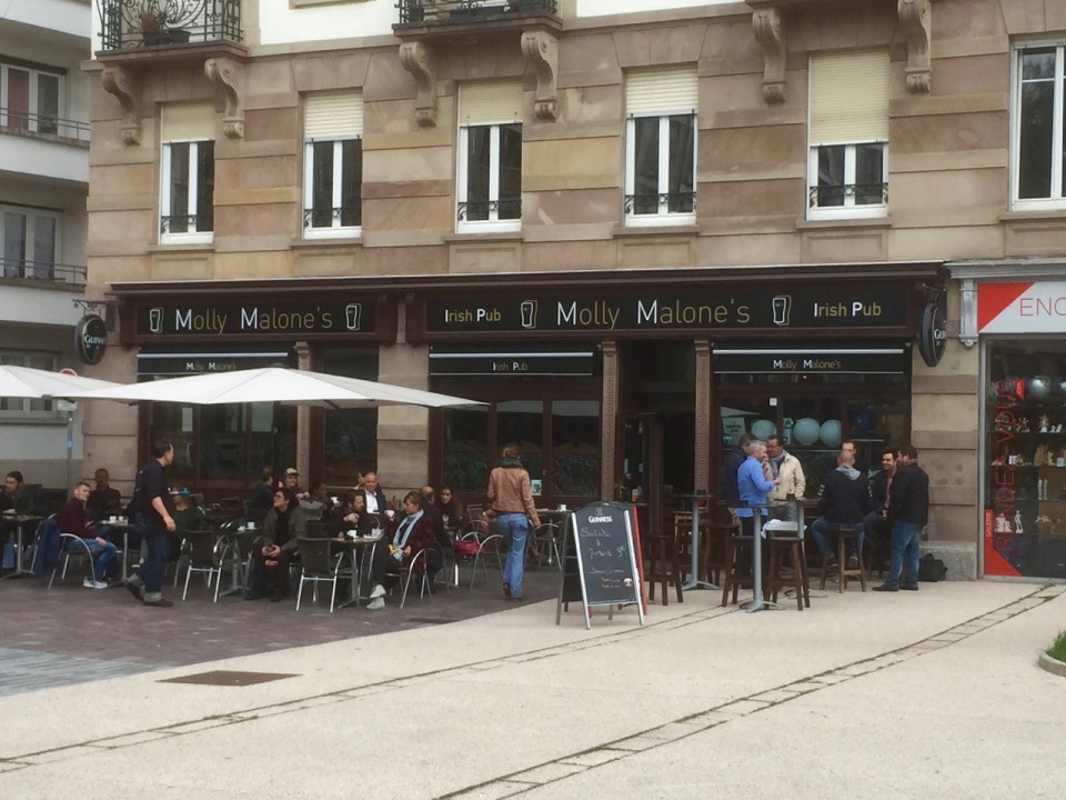 Oh look, and Irish Pub, quel surprise