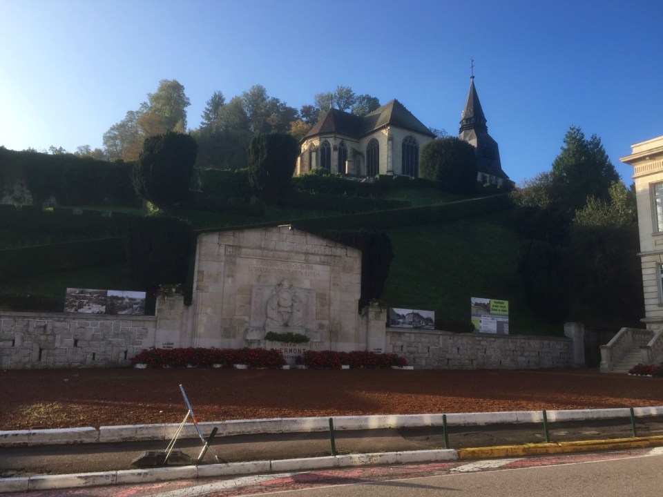 Memorial and nice church in Clermont-en-Argonne