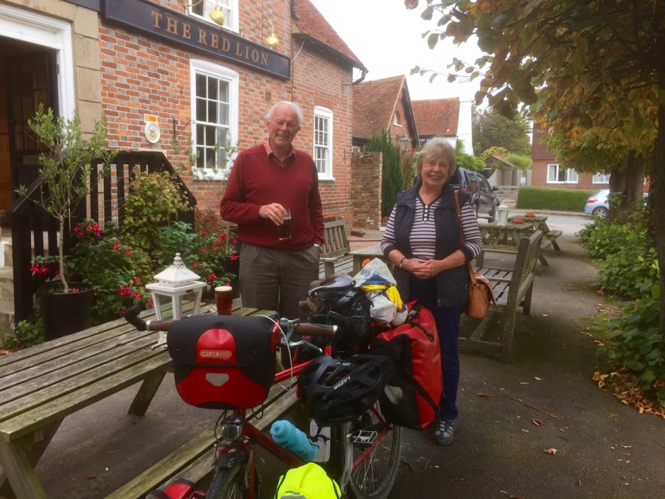 Meeting up with Mum and Dad at the Red Lion in Hooe