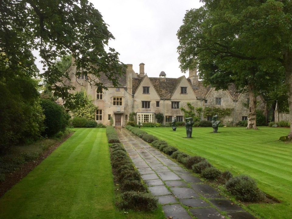 Avebury Manor - nice statues